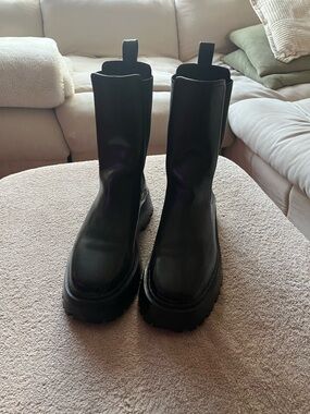 Chunky Black Chelsea Boots H&M